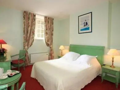 מלון Chateau De La Motte Fenelon 3*