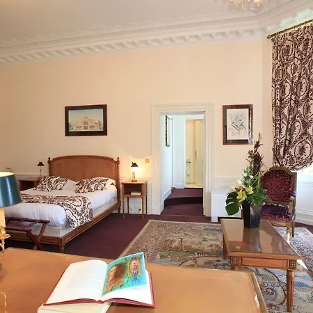 מלון Chateau De La Motte Fenelon 3*