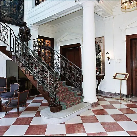 Hotell Chateau De La Motte Fenelon 3*