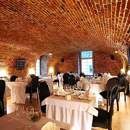 Chateau De La Motte Fenelon Hotel
