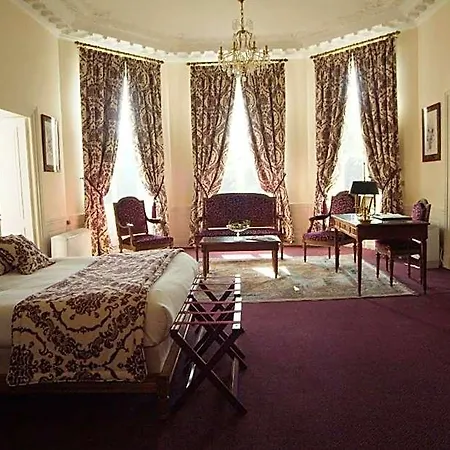 Chateau De La Motte Fenelon Hotel 3*