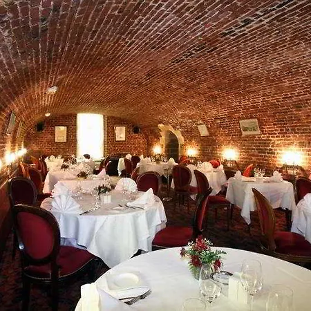 Chateau De La Motte Fenelon Hotel