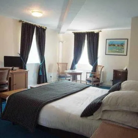 Chateau De La Motte Fenelon Hotel