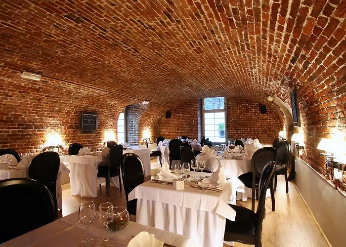 Château De La Motte Fenelon Hotel