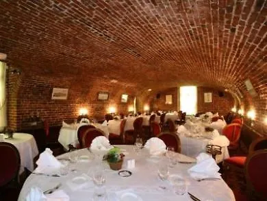 Château De La Motte Fenelon Hotel