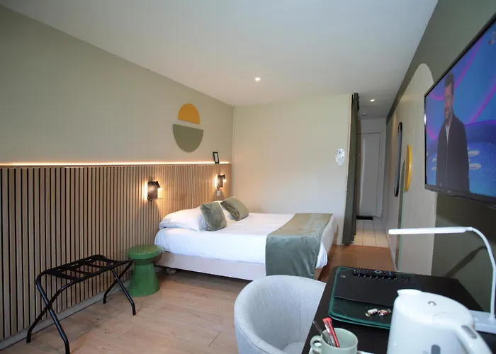 Hotel Château De La Motte Fenelon 3*