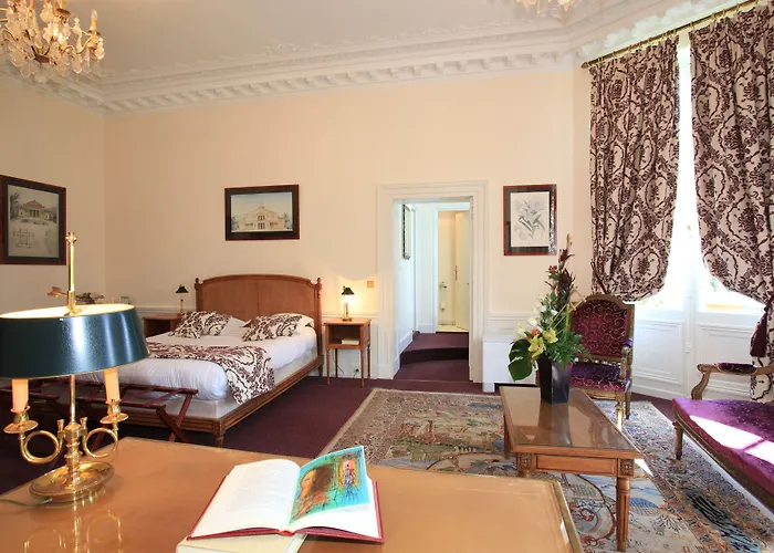 Hotel Château De La Motte Fenelon 3*