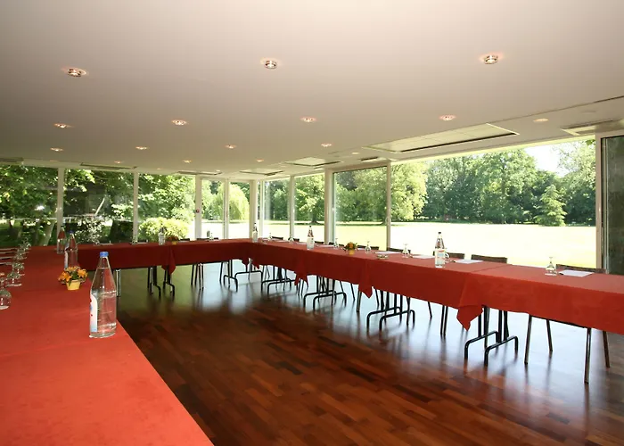 Château De La Motte Fenelon Hotel 3*