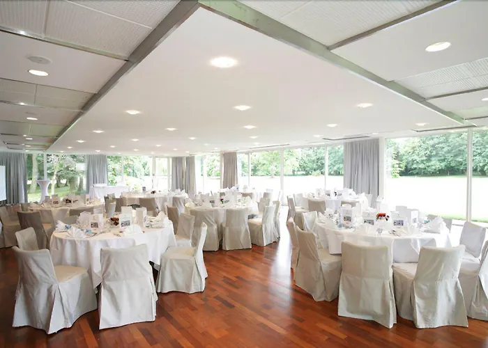 Château De La Motte Fenelon Hotel