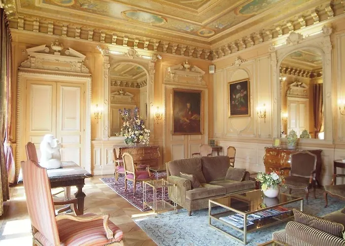 Château De La Motte Fenelon Hotel 3*