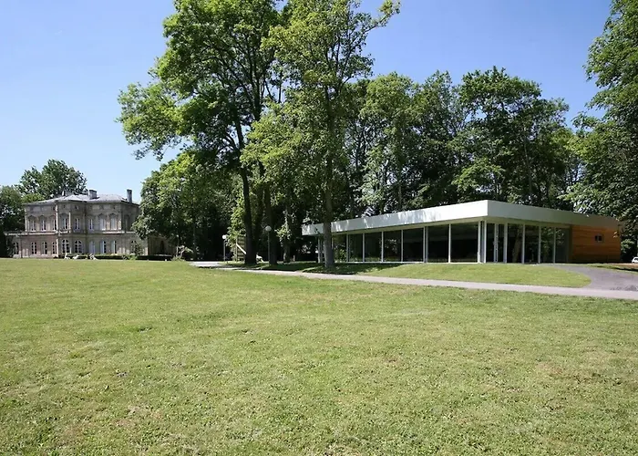Hotel Château De La Motte Fenelon 3*