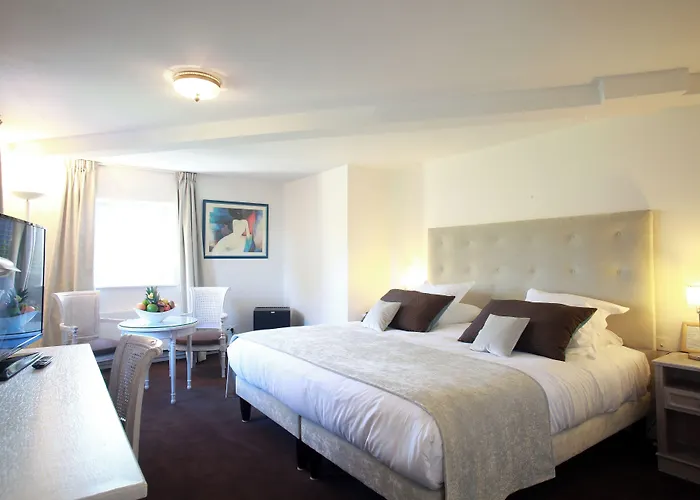 Château De La Motte Fenelon Hotel