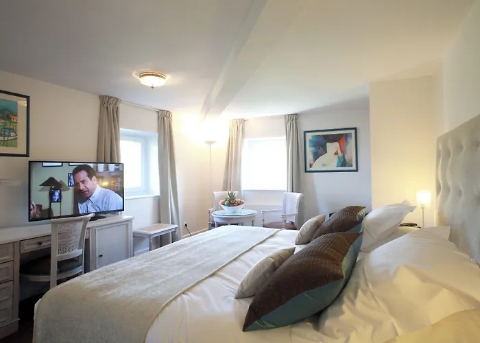 Hotel Château De La Motte Fenelon 3*