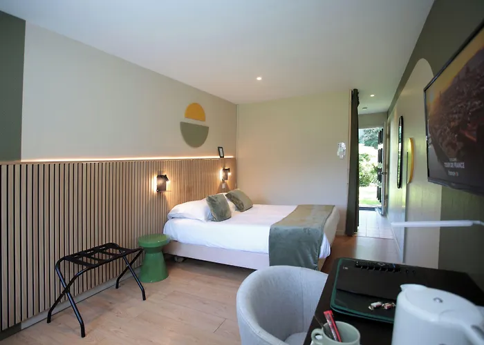 Château De La Motte Fenelon Hotel 3*