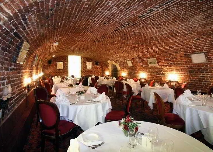 Château De La Motte Fenelon Hotel